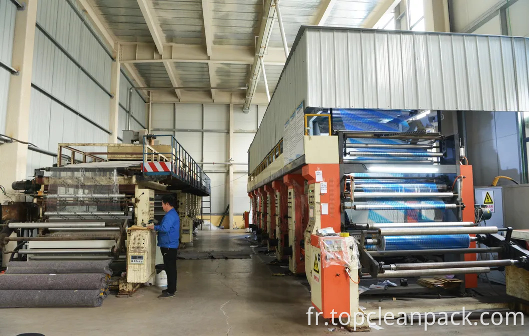 Le film d'emballage PE est résistant aux UV, antistatique, à la rouille, personnalisable et recyclable